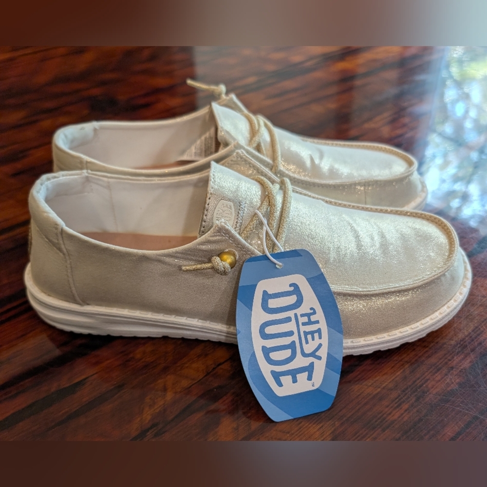 New Hey Dude Wendy Size 11 Metallic Shine Gold